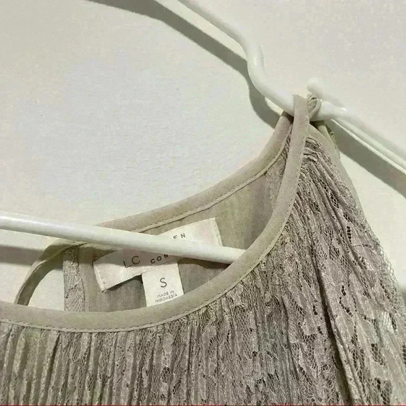 LC Lauren Conrad Lace Cold Shoulder Top Small - Picture 3 of 6